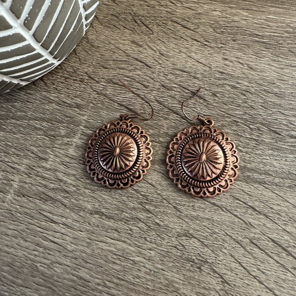 WESTERN TASSEL CONCHO NECKLACE - Picture 2 of 3